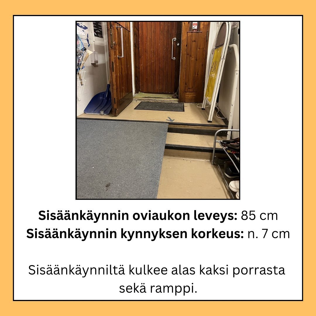 Sisäänkäynnin oviaukon leveys: 85 cm | Sisäänkäynnin kynnyksen korkeus: n.7 cm | Sisäänkäynniltä kulkee alas kaksi porrasta sekä ramppi.